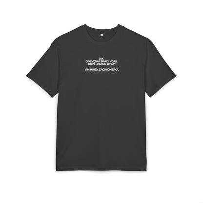 Vim Hned Text Graphic Tee | Minimal Czech Phrase Shirt